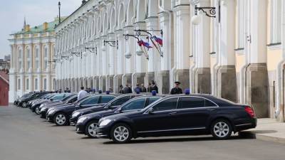 Η ΕΕ... κόβει τις εξαγωγές ακριβών αυτοκινήτων στη Ρωσία