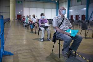 «Φρένο» ECDC σε τρίτη δόση του εμβολίου στο γενικό πληθυσμό