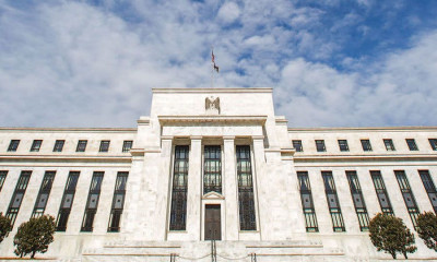Fed: Διατήρησε αμετάβλητα τα επιτόκια στο 5,25%-5,5%