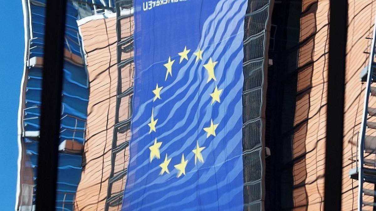 Η Κομισιόν ζητά παράταση των ταξιδιωτικών περιορισμών έως 15 Μαΐου