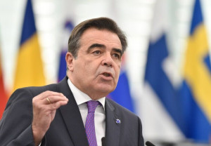 Σχοινάς: Ζυγισμένη απάντηση από την Ευρώπη στους δασμούς Τραμπ