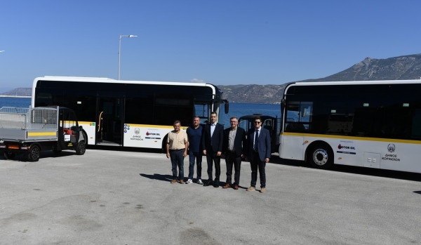 Δωρεά ηλεκτρικών οχημάτων στον Δήμο Κορινθίων από το Βαρδινογιάννειο Ίδρυμα και τη Motor Oil