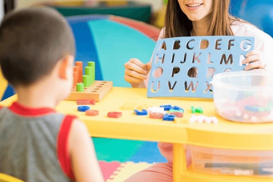Θεραπευτές Ειδικής Αγωγής: Δύο μέτρα και δύο σταθμά για τους επιστήμονες