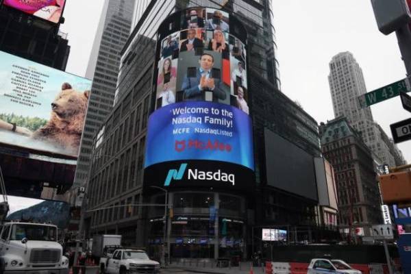 Wall Street: Ο Nasdaq έσπασε το «φράγμα» των 16.000 μονάδων