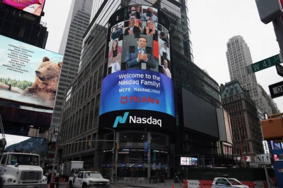Wall Street: Ο Nasdaq έσπασε το «φράγμα» των 16.000 μονάδων