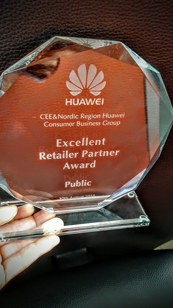 Βραβεύτηκαν τα Public από τη Huawei