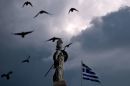 Guardian: Οι Έλληνες δεν βλέπουν φως στο τέλος του τούνελ