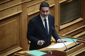 Κατρίνης: Κεφαλικός φόρος στους ελεύθερους επαγγελματίες με τη «σφραγίδα» Μητσοτάκη