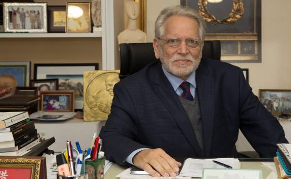 Χρούσος(ΕΚΠΑ): Τις επόμενες μέρες η έγκριση για εμβολιασμό στους 15-17
