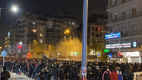 Δολοφονία Γρηγορόπουλου: Σοβαρά επεισόδια σε Αθήνα και Θεσσαλονίκη (videos)