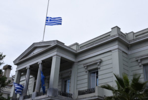 Απάντηση Αθήνας σε Λαβρόφ: Η Ελλάδα δεν μπορούσε να μην στηρίξει την αμυνόμενη Ουκρανία