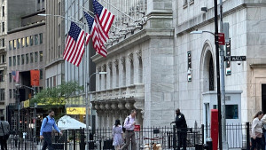 Wall Street: Κατεβάζουν ταχύτητα οι αγοραστές μετά τα ρεκόρ