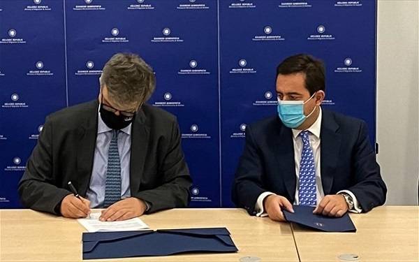 Υπογράφηκε η σύμβαση με τη ΜΕΤΚΑ για τις κλειστές δομές