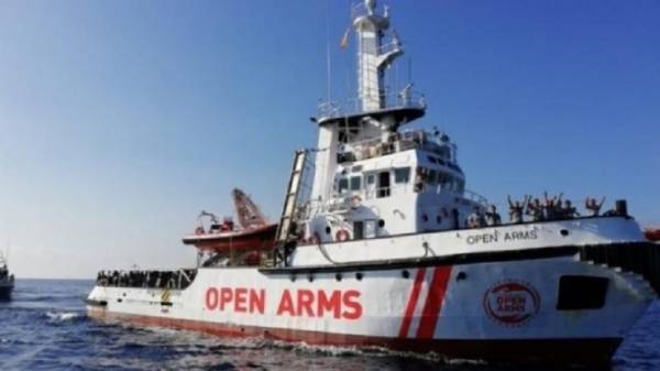 Open Arms: Το ισπανικό Audaz θα παραλάβει τους μετανάστες