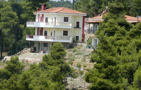 Νέα ρύθμιση για τα αυθαίρετα με... εισοδηματικά κριτήρια