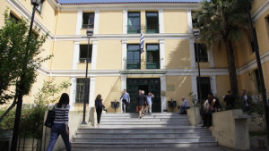 Τηλεφώνημα για βόμβα στην Ευελπίδων- Εκκενώνονται τα δικαστήρια