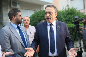 Οι Σπαρτιάτες στηρίζουν Στίγκα και αυτός τον Κασιδιάρη