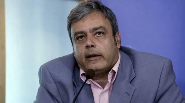 Βερναρδάκης, Μητσοτάκης και στη μέση ο Μπουτάρης