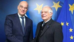 Για τις εξελίξεις στην Ουκρανία μίλησαν Δένδιας- Μπορέλ