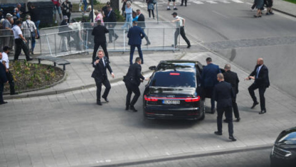 Σλοβακία: Κρίσιμες οι επόμενες ώρες για τον πρωθυπουργό -Πυροβολήθηκε αρκετές φορές