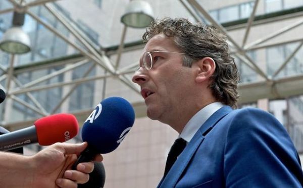 Ο Ντάισελμπλουμ πετάει το μπαλάκι στους Θεσμούς
