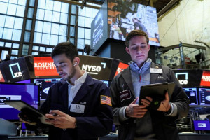 Με το μυαλό στη Fed η Wall Street