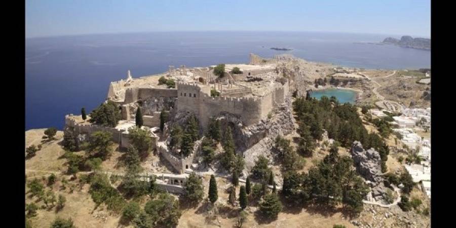 H Warner Bros επενδύει στη Ρόδο με 4 παραγωγές