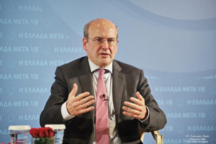 Εξηγήσεις Χατζηδάκη για τους ενστόλους που έπρεπε να έχουν δοθεί εξ αρχής