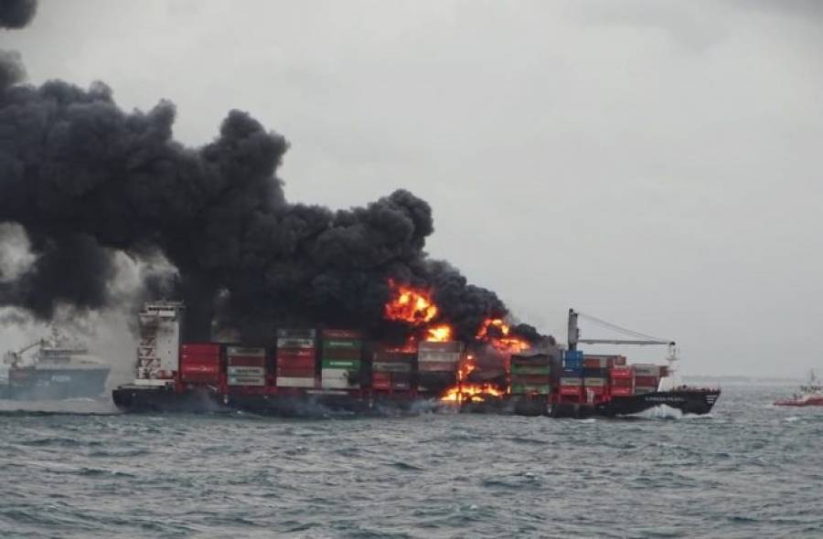 Ισχυρή έκρηξη σε containership-Ήταν φορτωμένο με 25 τόνους νιτρικού οξέος
