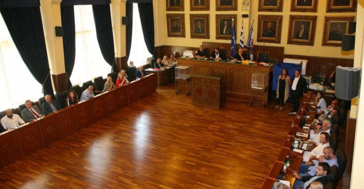 Ψήφισμα κατά της Χρυσής Αυγής από το Δημοτικό Συμβούλιο Πειραιά