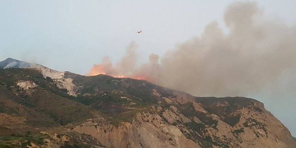 Πυρκαγιά-Ζάκυνθος: Νέο πύρινο μέτωπο στο βουνό “Σκοπός”