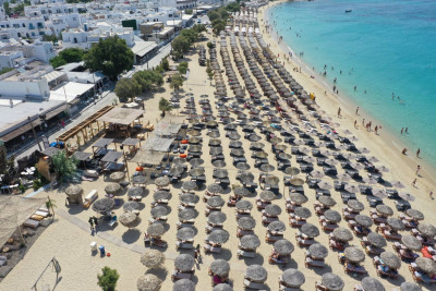 Μήνυμα Χατζηδάκη: Δεν θα χαριστούμε για τις παραλίες- Ξεκίνησαν έλεγχοι