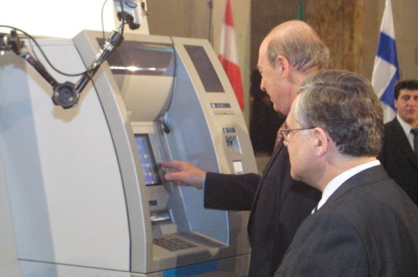 Πρωτοχρονιά: Από το 2002 του πρώτου ευρώ, στο 2018 του τελευταίου ( ; ) μνημονίου