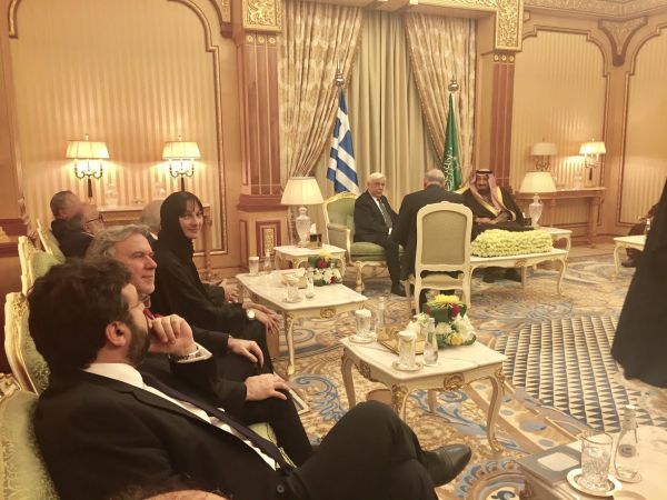 Με τσαντόρ η Κουντουρά στο Ριάντ