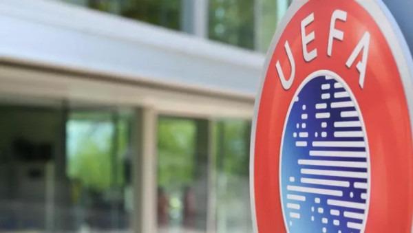 «Όχι» από την UEFA στην αναβολή: Ο ΠΑΟΚ παίζει στη Λιόν μέσα στο πένθος