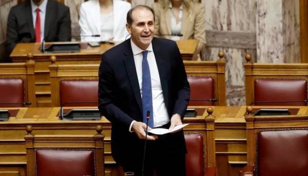 Βεσυρόπουλος: Στόχος η σταδιακή κατάργηση εισφοράς αλληλεγγύης και τέλους επιτηδεύματος