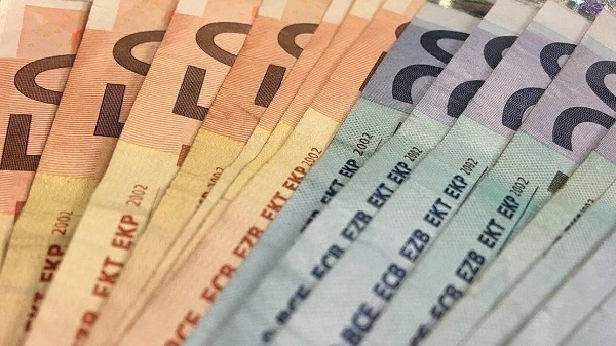 Εισφορά αλληλεγγύης:Τι μένει στην τσέπη του φορολογούμενου μετά το «ψαλίδι»;