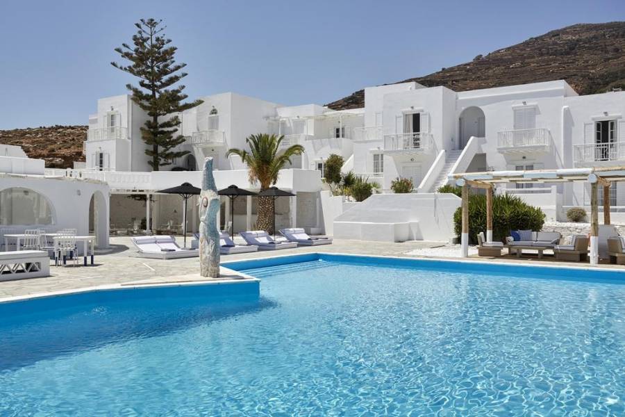 BriQ Properties:Αγορά του ξενοδοχείου Mr&amp;Mrs White Tinos με αντίτιμο 2.960.000€