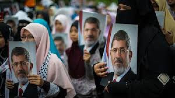 Αίγυπτος: Να παραμείνει υπό κράτηση ο Μόρσι διέταξε δικαστήριο