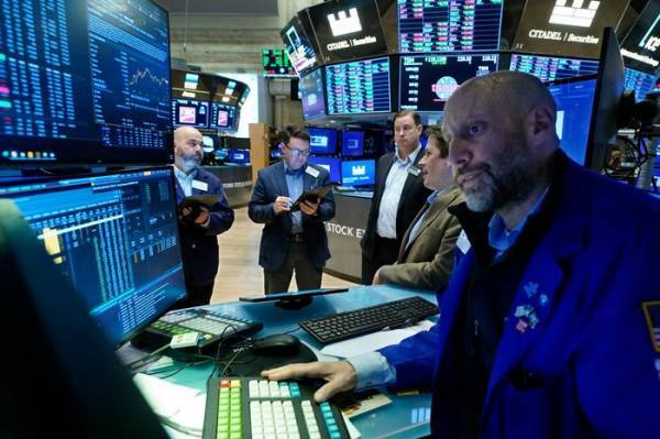 Μικτά πρόσημα στη Wall Street- Ώθηση από τράπεζες και ενέργεια