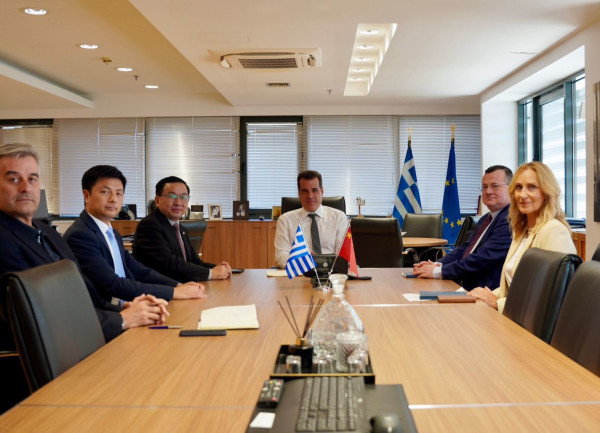 Συνάντηση Πλεύρη με τον Πρέσβη της Λαϊκής Δημοκρατίας της Κίνας Fang Qiu για «χρυσή βίζα»