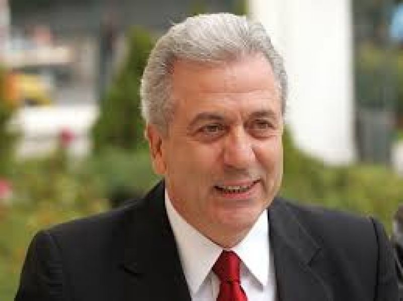 Ο Αβραμόπουλος από τους πρώτους που τηλεφώνησαν σε Τσίπρα για συγχαρητήρια