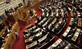 Βουλή: Υπερψηφίστηκε η τροπολογία για τους συμβασιούχους των δήμων