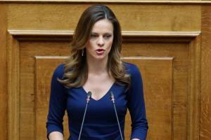 Αχτσιόγλου: Αύξηση απλήρωτων συντάξεων και ελλειμματικός ΕΦΚΑ