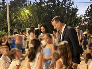 Δήμος Αθηναίων: 43 σχολικές αυλές γίνονται πιο πράσινες και πιο δροσερές