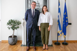 Τα Στρατιωτικά Κοιμητήρια στο επίκεντρο συνάντησης της Κεφαλογιάννη με το Βρετανό πρέσβη