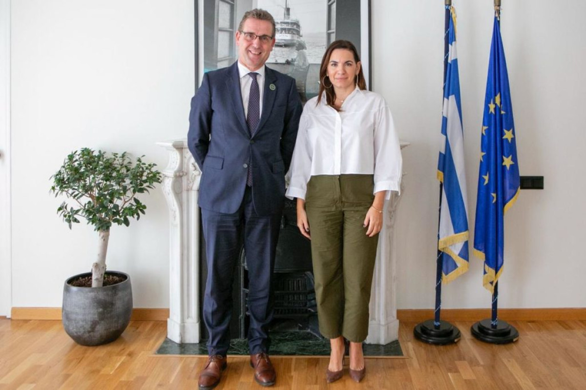 Τα Στρατιωτικά Κοιμητήρια στο επίκεντρο συνάντησης της Κεφαλογιάννη με το Βρετανό πρέσβη