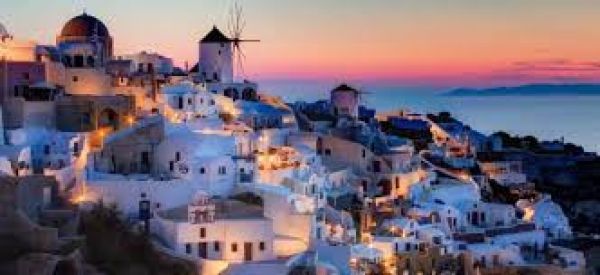 Μύκονος και Σαντορίνη έβγαλαν νοκ-άουτ Ίμπιζα και Σαν Τροπέ στην ικανοποίηση των τουριστών
