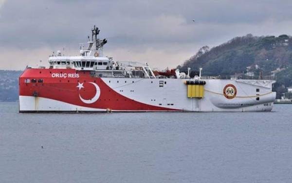 Συναγερμός στο ΓΕΕΘΑ: Εντός ελληνικής υφαλοκρηπίδας το τουρκικό Ορούτς Ρέις