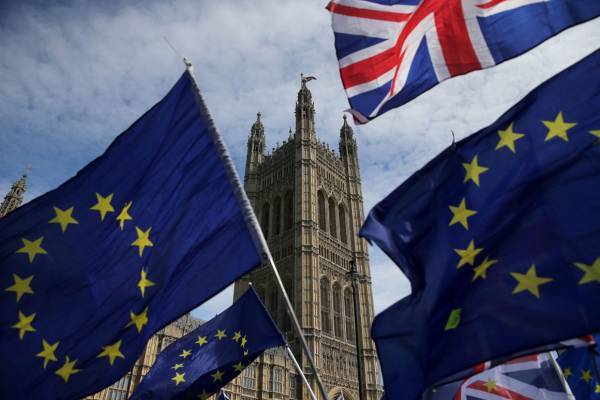 Brexit: Μετ' εμποδίων οι συνομιλίες κυβέρνησης - Εργατικών